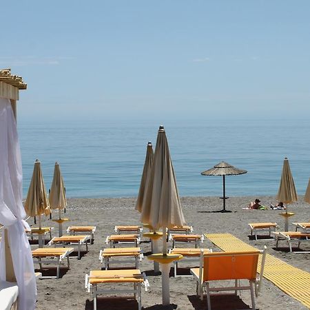 Апартаменты La Terrazza Sul Mare Летоянни Экстерьер фото